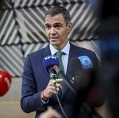 Pedro Sánchez atiende a los medios antes del Consejo Europeo, en Bruselas.