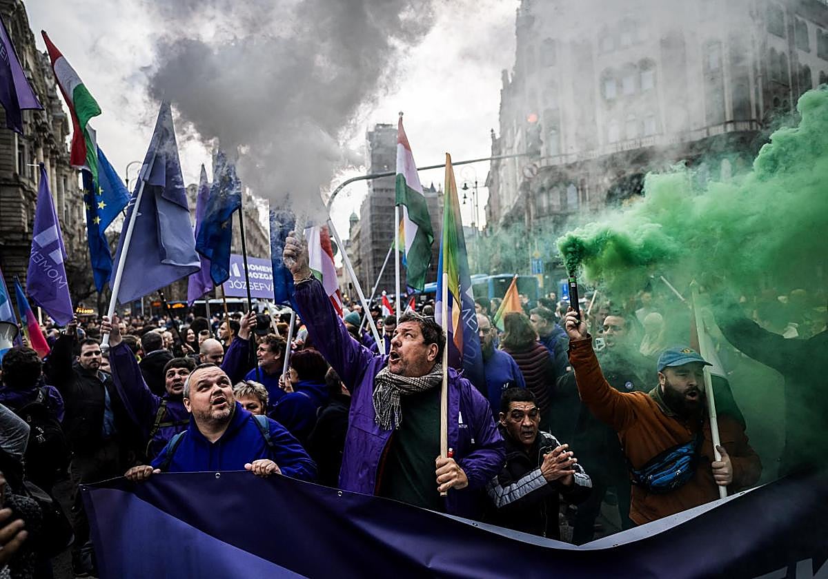 Manifestación contra la nueva ley anti LGTBI en Budapest el pasado mes de marzo.