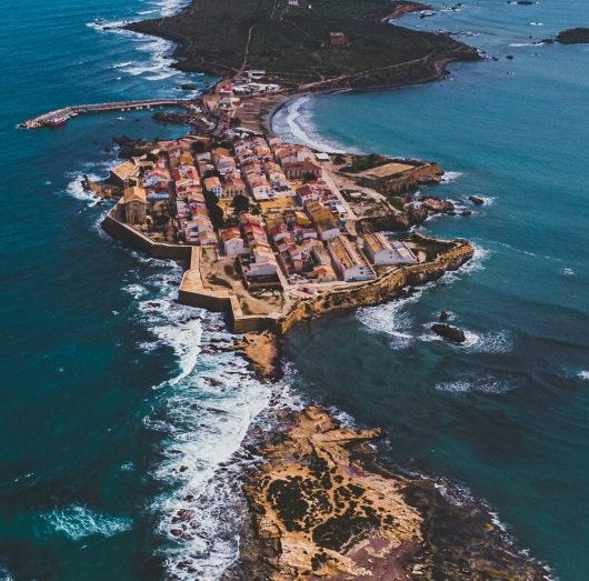 Es la isla más desconocida de España: está en la Comunidad Valenciana y puedes recorrerla en menos de dos horas