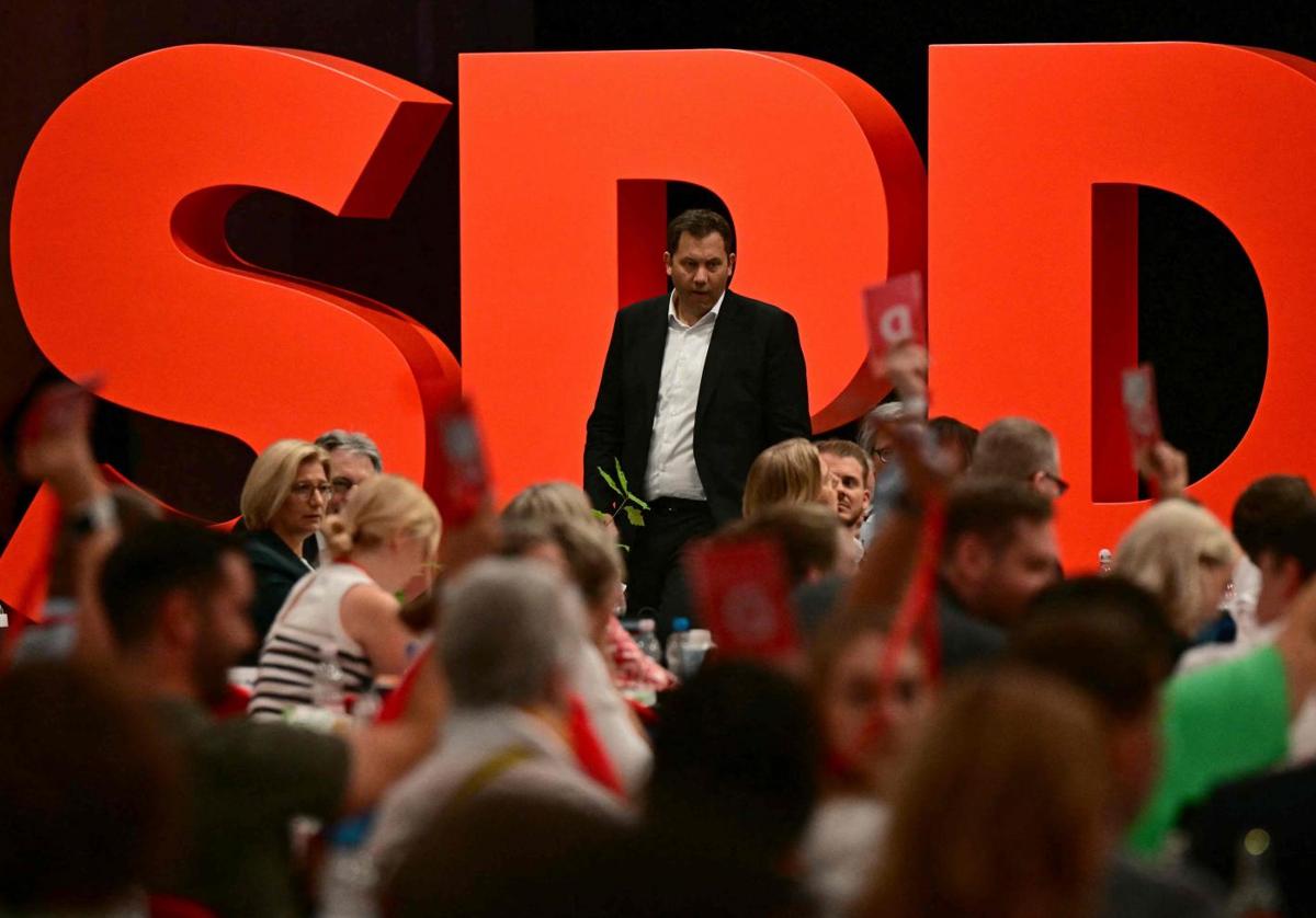 El SPD humilla a su líder y cuestiona los objetivos de la...