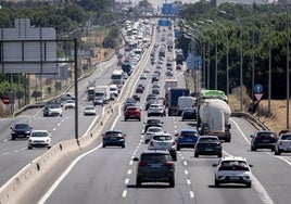 Los carburantes marcan máximos por la crisis del petróleo en plena operación salida de vacaciones
