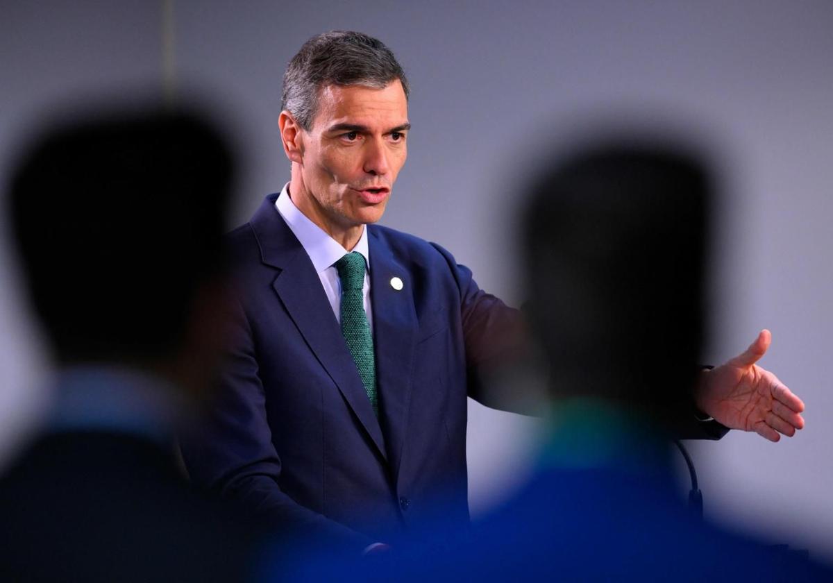 Sánchez se refugia en la cumbre de la ONU en Sevilla ante un...