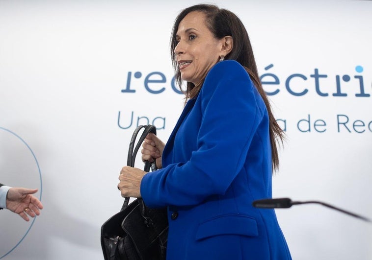 La presidenta no ejecutiva de Redeia, Beatriz Corredor, ofrece una rueda de prensa en la sede de Red Eléctrica en Tres Cantos