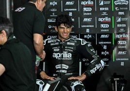 Jorge Martín, en el box de Aprilia.