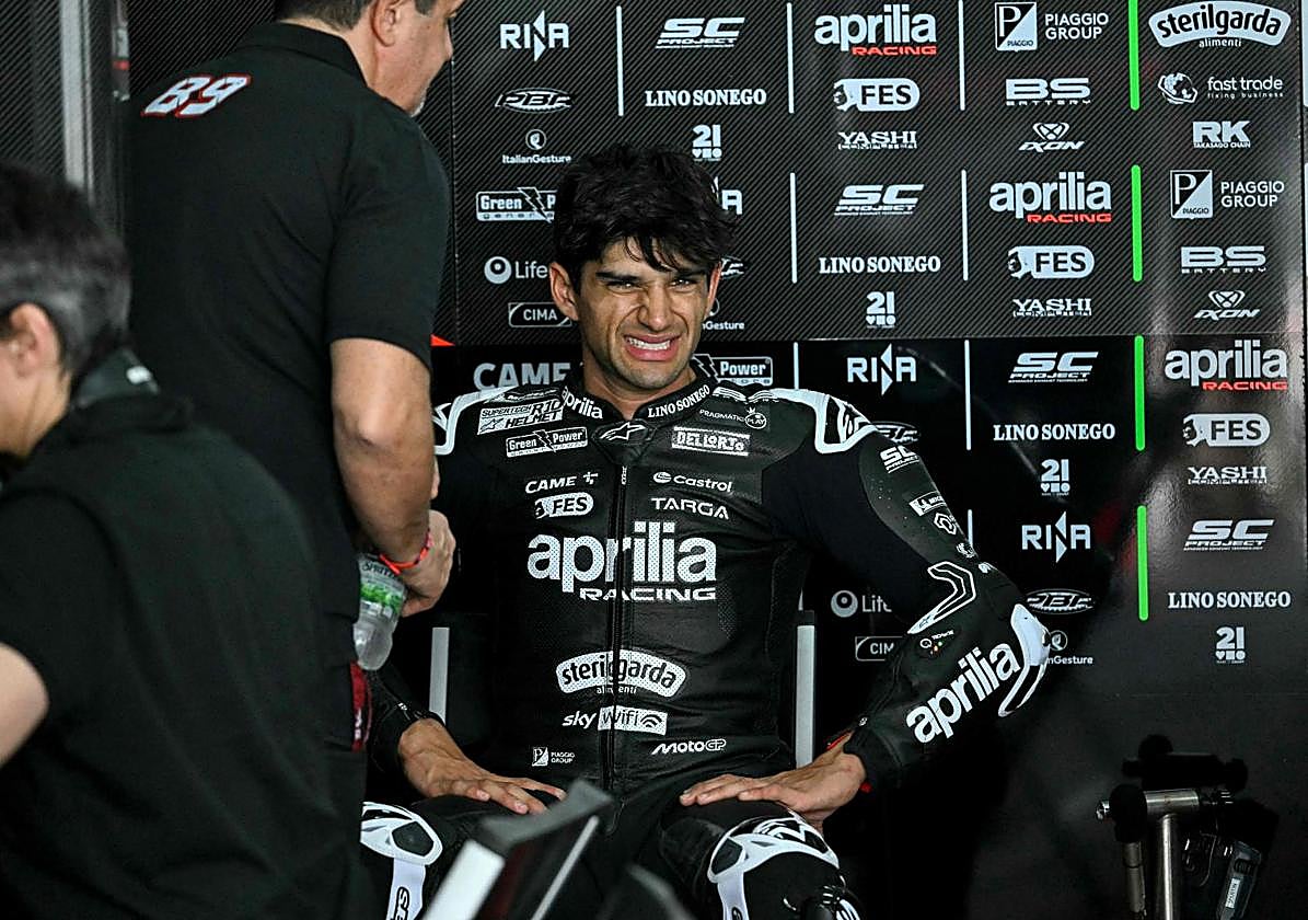 Jorge Martín, en el box de Aprilia.