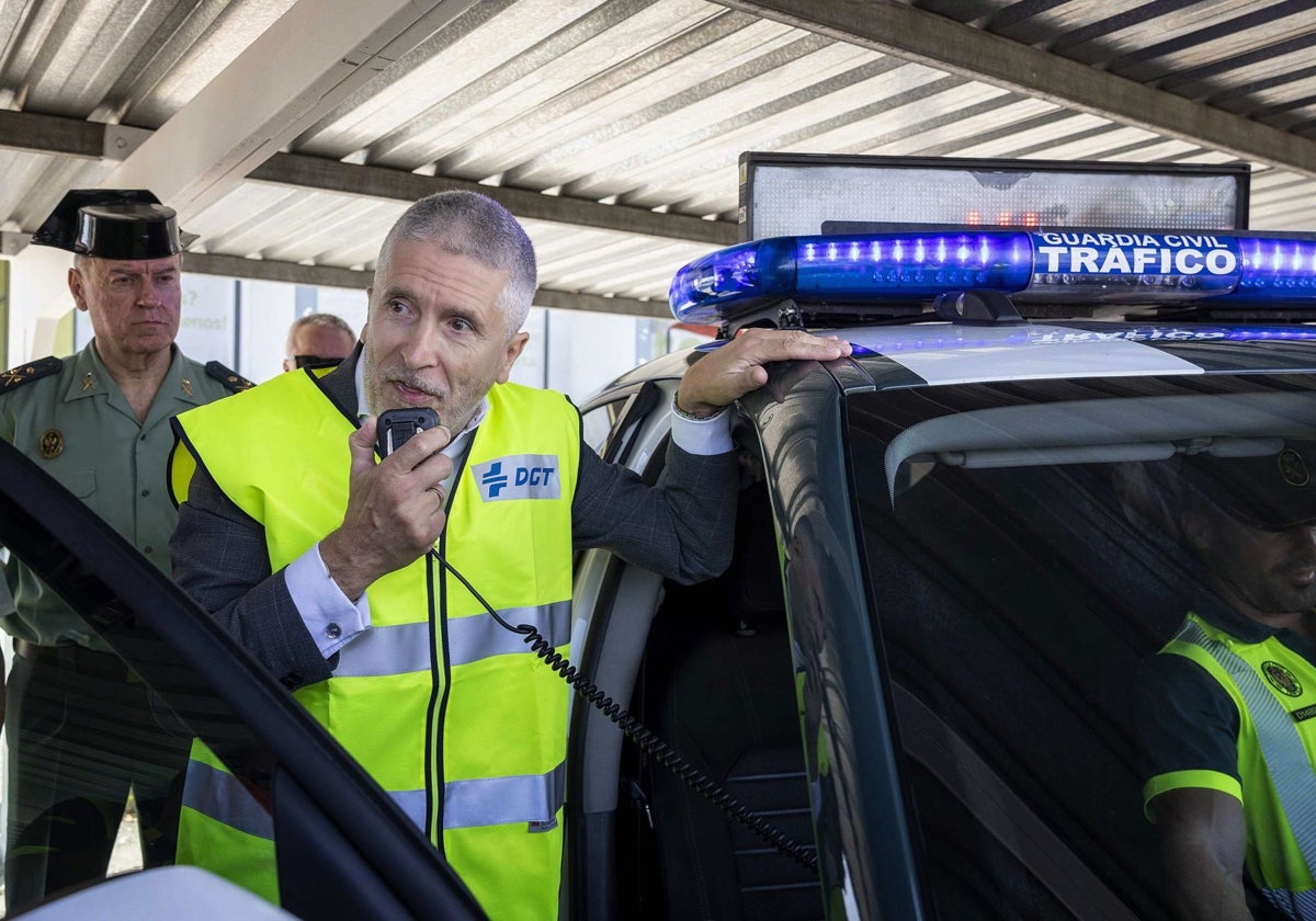 The Minister of the Interior has expressed gratitude to the officers of the Guardia Civil Traffic Group for their dedication and professionalism via a radio message.