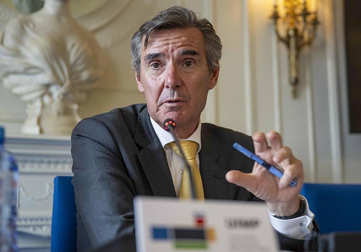 La CNMV acelera para aprobar el folleto de la opa de BBVA con las condiciones del Gobierno