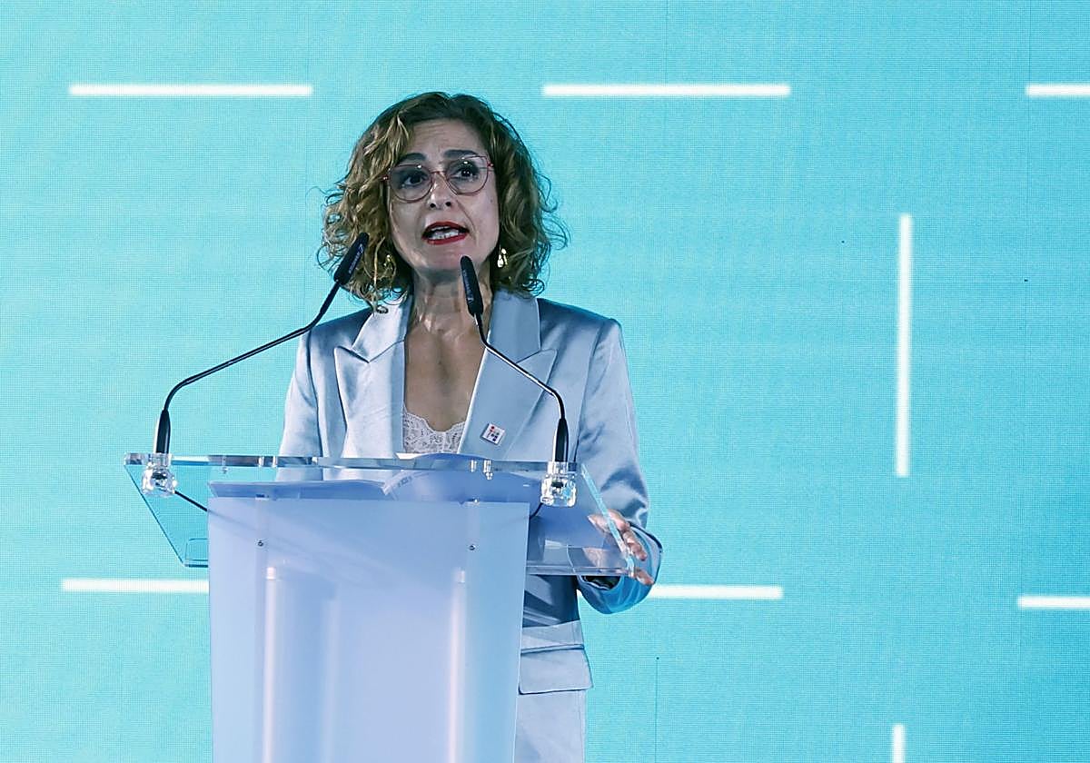 La vicepresidente primera del Gobierno, María Jesús Montero, durante su intervención en el acto de inicio de las obras de la futura sede del Centro Común de Investigación (JRC), el lunes en Sevilla