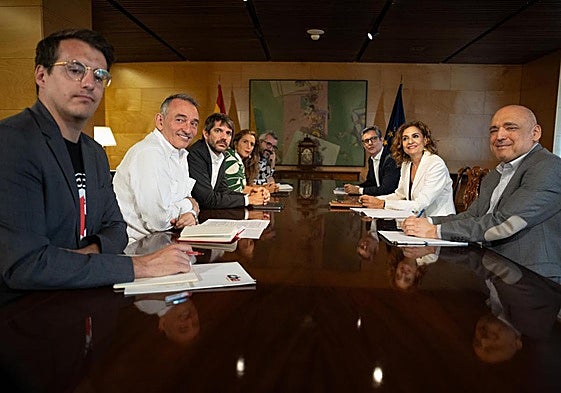 Reunión de Sumar y el PSOE.