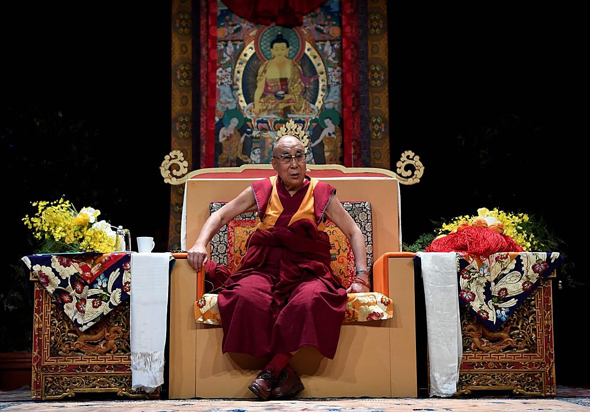 El Dalai Lama durante una ceremonia.