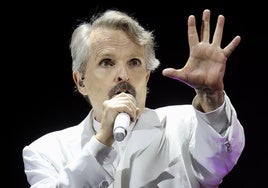 El músico y cantante Miguel Bosé durante un concierto en Murcia