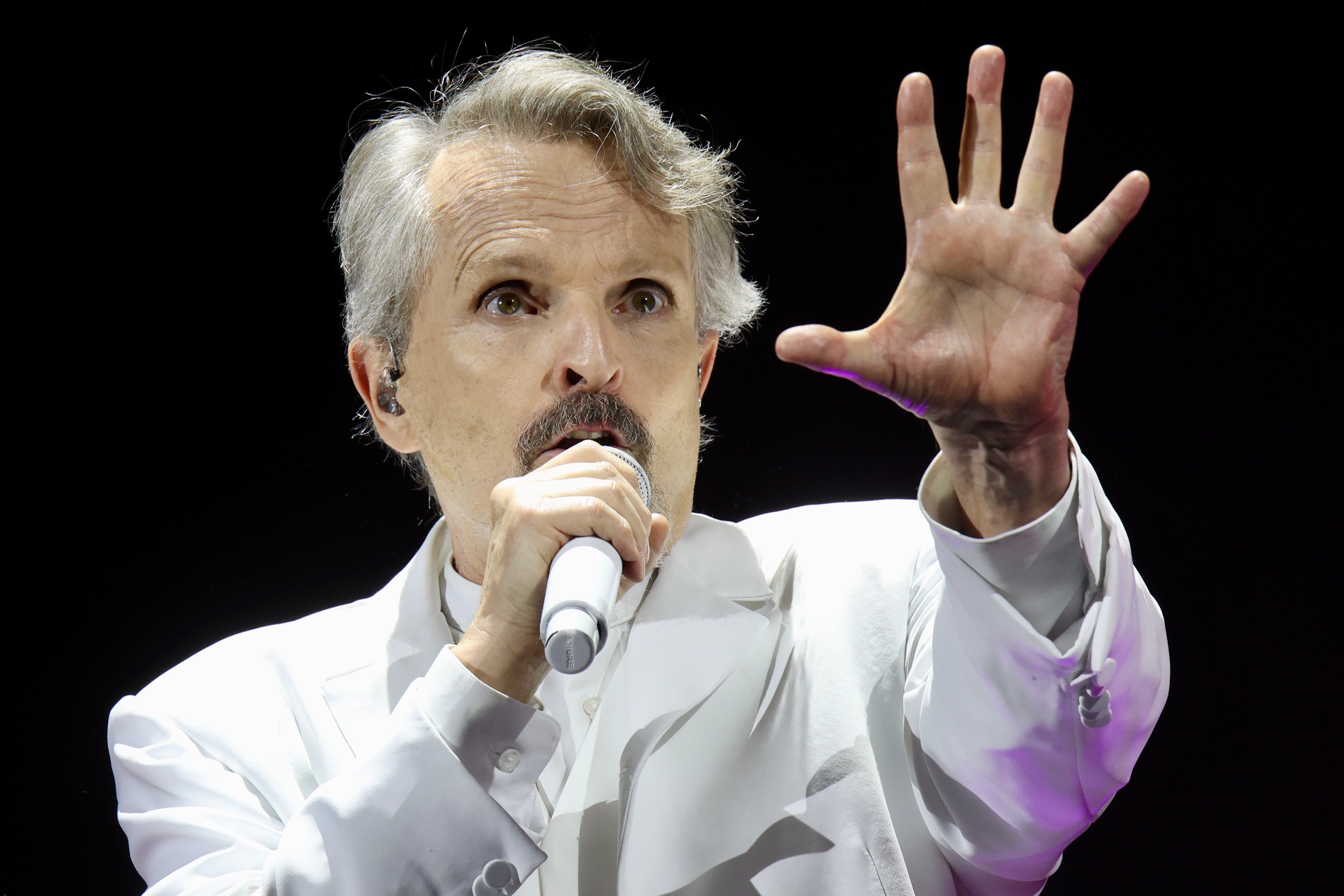 El músico y cantante Miguel Bosé durante un concierto en Murcia