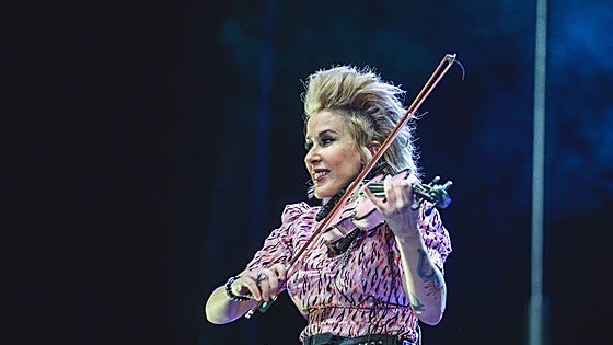 La violinista de color rosa