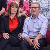 La ministra de Economía, Rachel Reeves, y el 'premier', Keir Starmer, este jueves juntos en un acto en Londres.