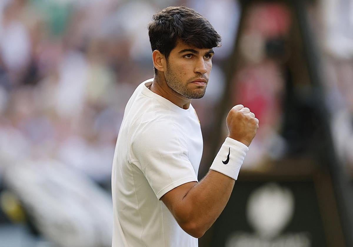 Carlos Alcaraz celebra un punto durante el partido que le midió a Jan-Lennard Struff.