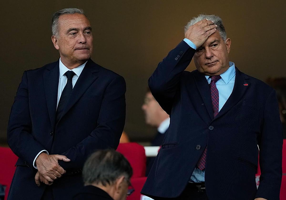 Joan Laporta, presidente del Barça, junto al vicepresidente deportivo de la entidad azulgrana, Rafael Yuste.