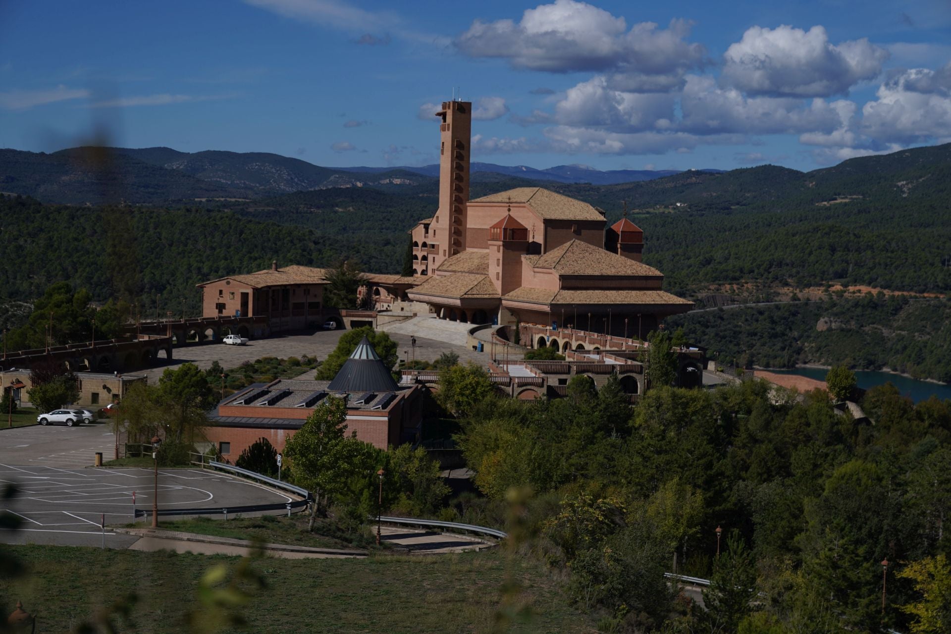 Vista del santuario de Torreciudad, que recibe cada año la visita de 200.000 fieles.