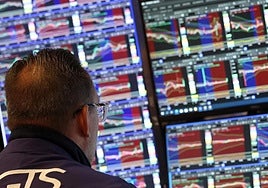 Un operador en la Bolsa de Nueva York.