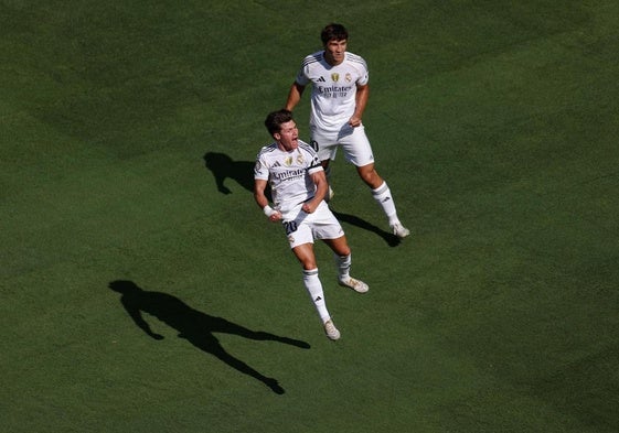 Fran García y Gonzalo celebran el gol del primero al Dortmund.