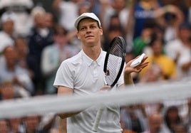 Jannik Sinner celebra su victoria ante Pedro Martínez.