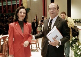 Ana Botín, presidenta de Banco Santander, en una foto de 1999 junto a su padre, Emilio Botín, fallecido hace 11 años.