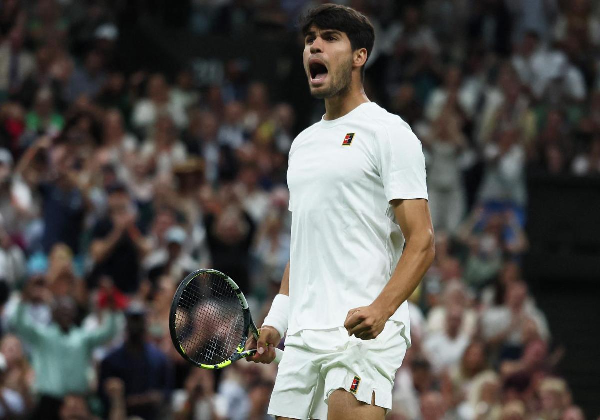 Carlos Alcaraz celebrates his victory over Andrey Rublev.