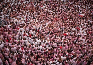Pamplona enloquece con el chupinazo: arranca San Fermín
