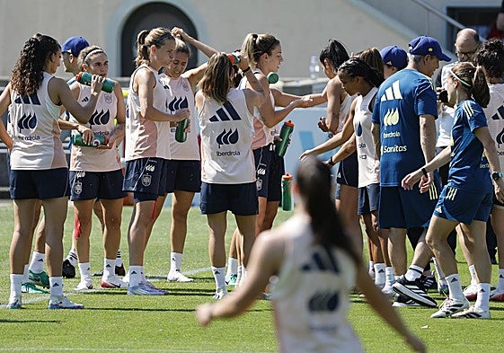 Las jugadoras de la selección española, durante un entrenamiento en Lausana.