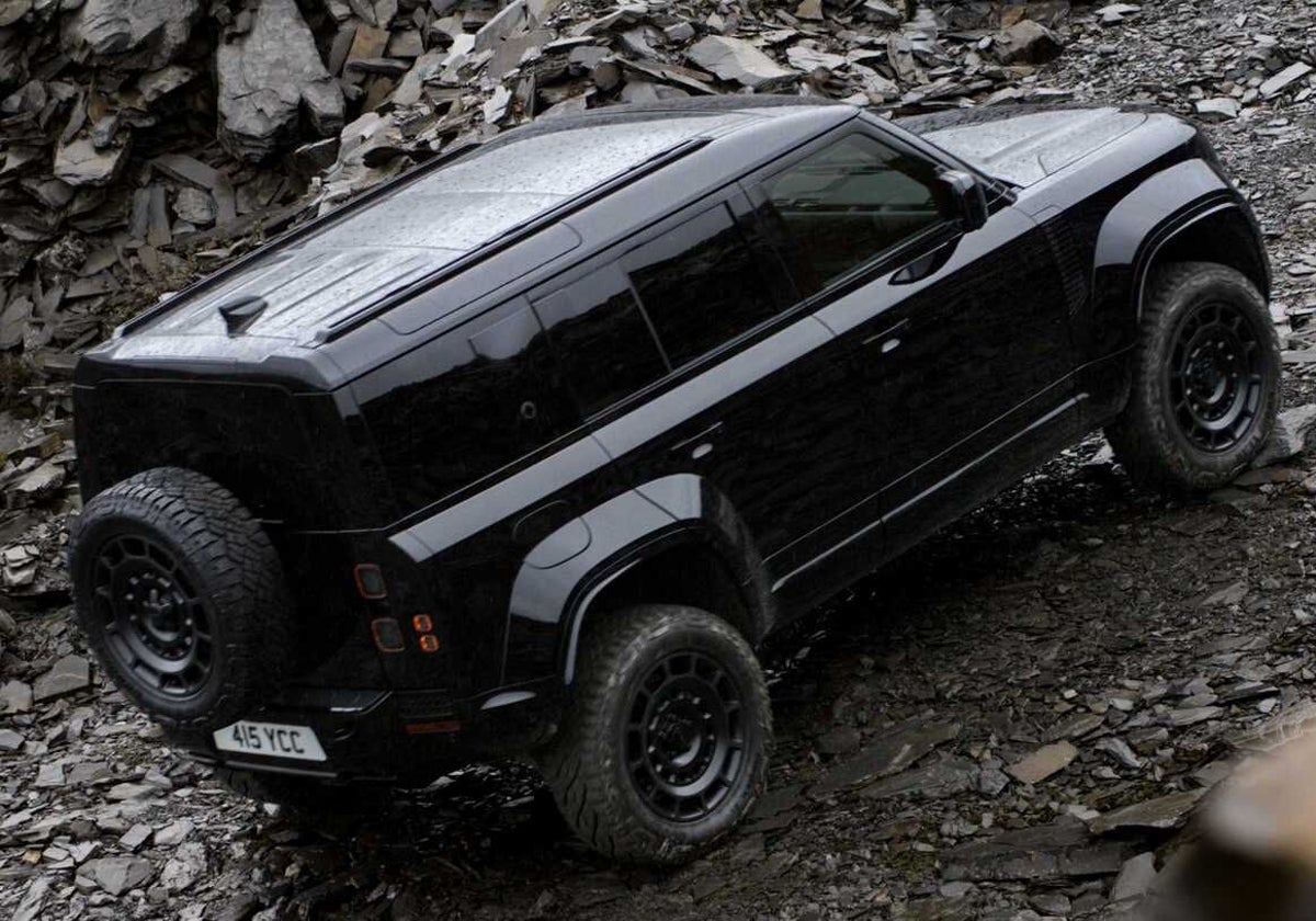 Land Rover Defender OCTA Black