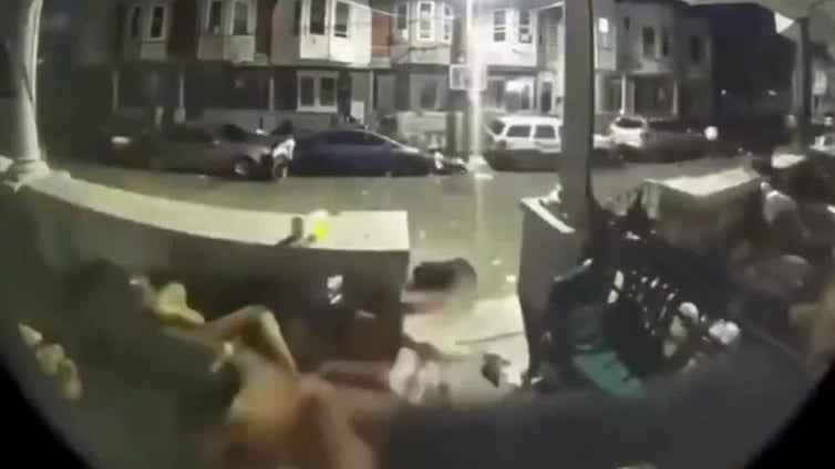 Un brutal tiroteo acaba con tres muertos y diez heridos en Filadelfia