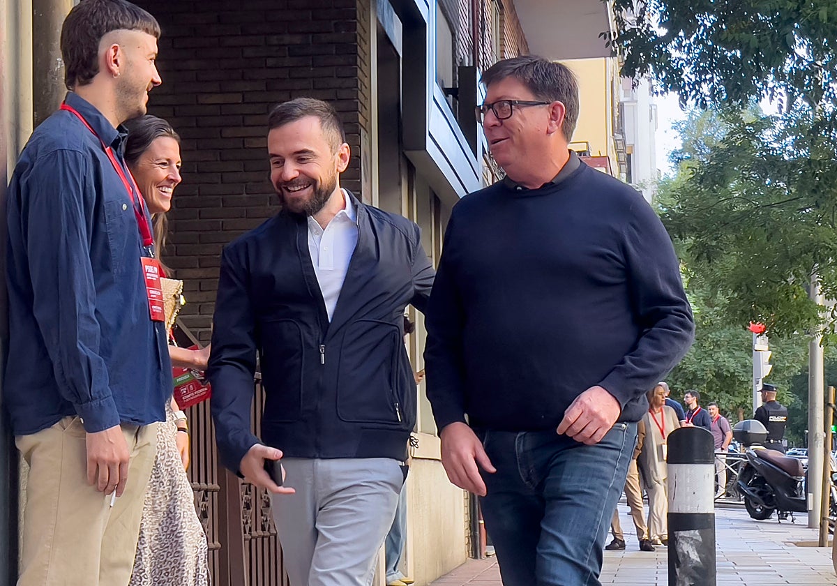 Francisco Salazar a las puertas de Ferraz en el comité federal celebrado por el PSOE en septiembre
