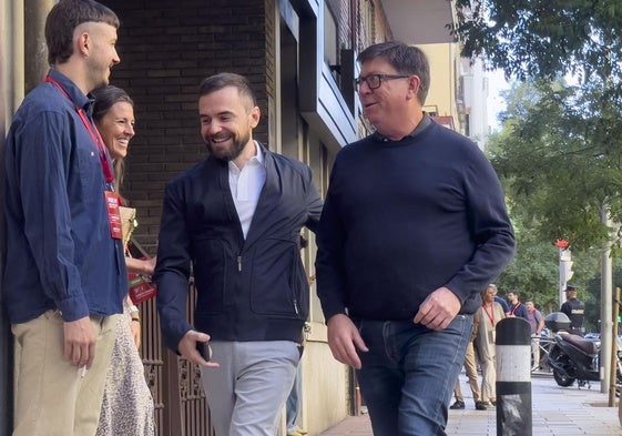 Francisco Salazar a las puertas de Ferraz en el comité federal celebrado por el PSOE en septiembre