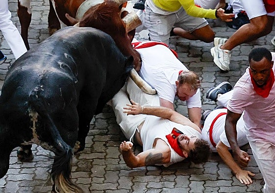 Momentos de peligro en el encierro de los Cebada Gago.