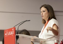 La delegada del Gobierno en Asturias, Adriana Lastra, interviene en el Comité Federal del partido.