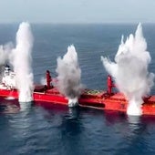 Momento del hundimiento del 'MV Magic Seas'.