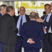 El presidente del Banco Sabadell, Josep Oliú, momentos antes de reunirse con los consejos consultivos territoriales de la entidad en Alicante.