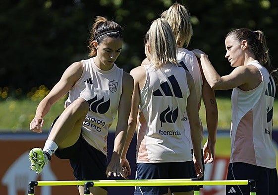 Las jugadoras de la selección española preparan el duelo del viernes contra Italia.