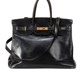 El bolso original 'Birkin' de Hermès, hecho para la actriz Jane Birkin, se expone por primera vez en París