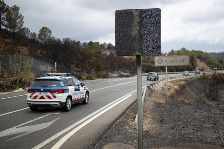 Muere un bombero en la extinción del incendio del sur de Tarragona