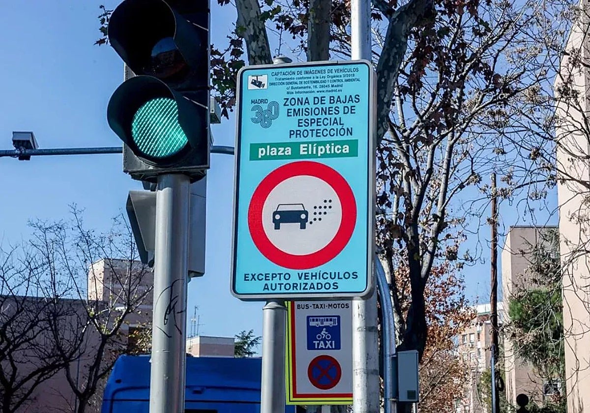 Señal que limita el acceso a las Zonas de Bajas Emisiones