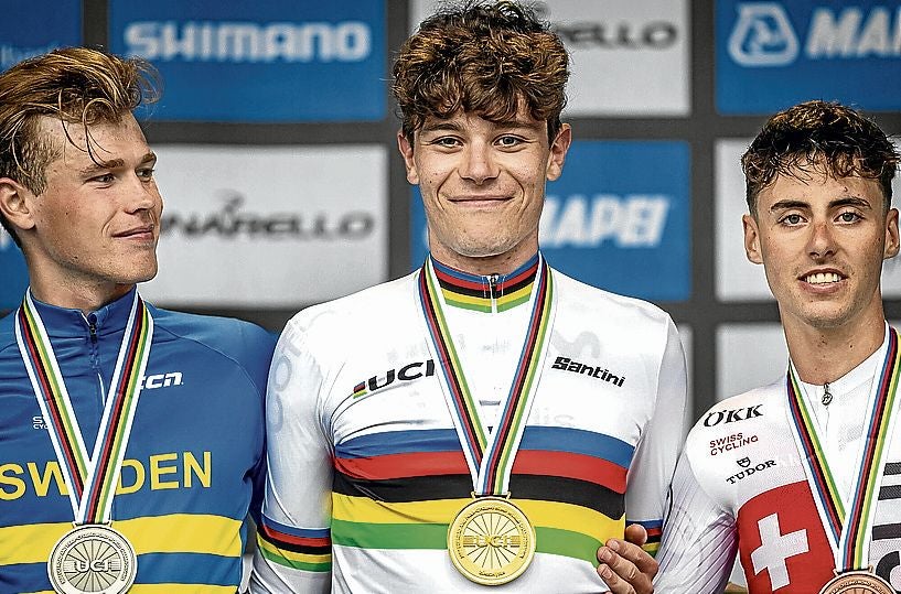 Soderqvist, Romeo y Christen, en el podio del Mundial de ciclismo en ruta disputado en Suiza.