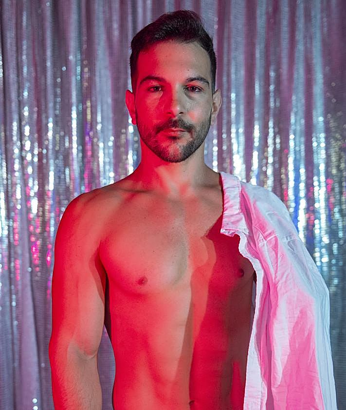 Imagen secundaria 2 - Gorka Antón durante su espectáculo.