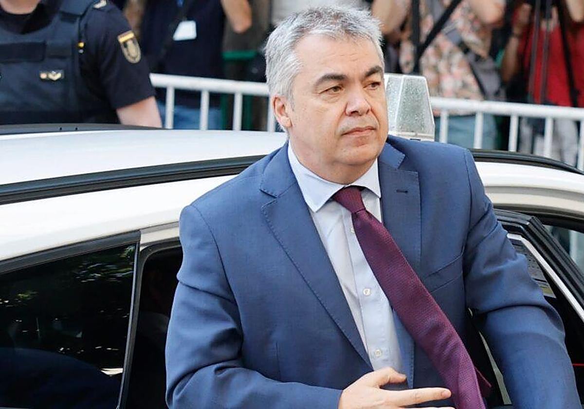 El exdirigente socialista Santos Cerdán llega al Supremo para declarar.