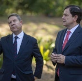 El presidente de Castilla-La Mancha, Emiliano García-Page, y el de Castilla y León, Alfonso Fernández Mañueco, el pasado 6 de junio en la Conferencia de Presidentes celebrada en Barcelona