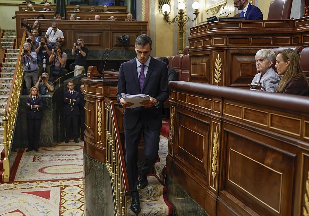 Pedro Sánchez tras su primera intervención en el pleno monográfico sobre corrupción del lunes.