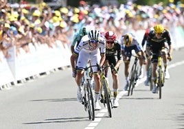Tadej Pogacar se impone en la séptima etapa del Tour de Francia.