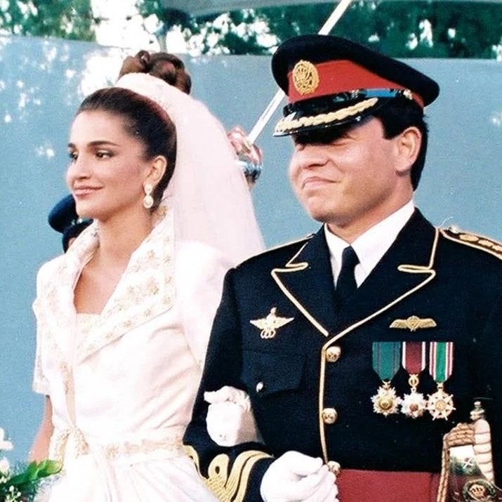 Así fue la fastuosa boda de Abdalá y Rania de Jordania: 2.000 invitados, vestido bordado en oro y la reina Sofía