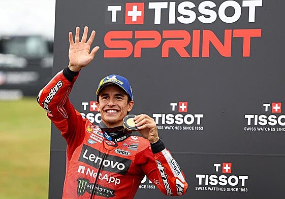 Marc Márquez celebra su victoria en el sprint del GP de Alemania.