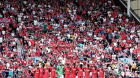 Lágrimas y mucha emoción en el homenaje del Liverpool a Diogo Jota en el primer partido tras su muerte