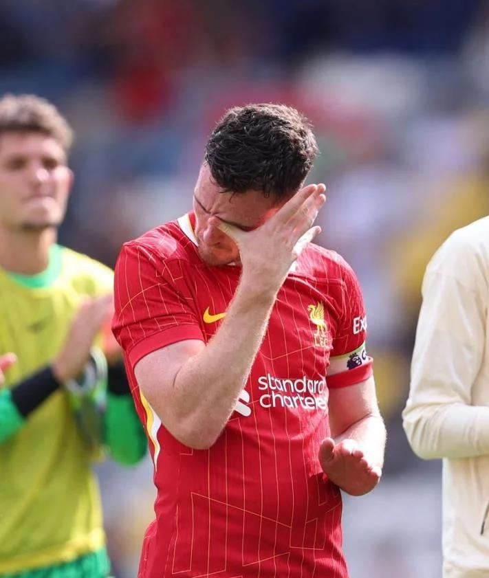 Imagen secundaria 2 - Tears and Deep Emotion at Liverpool's Tribute to Diogo Jota in First Match After His Passing